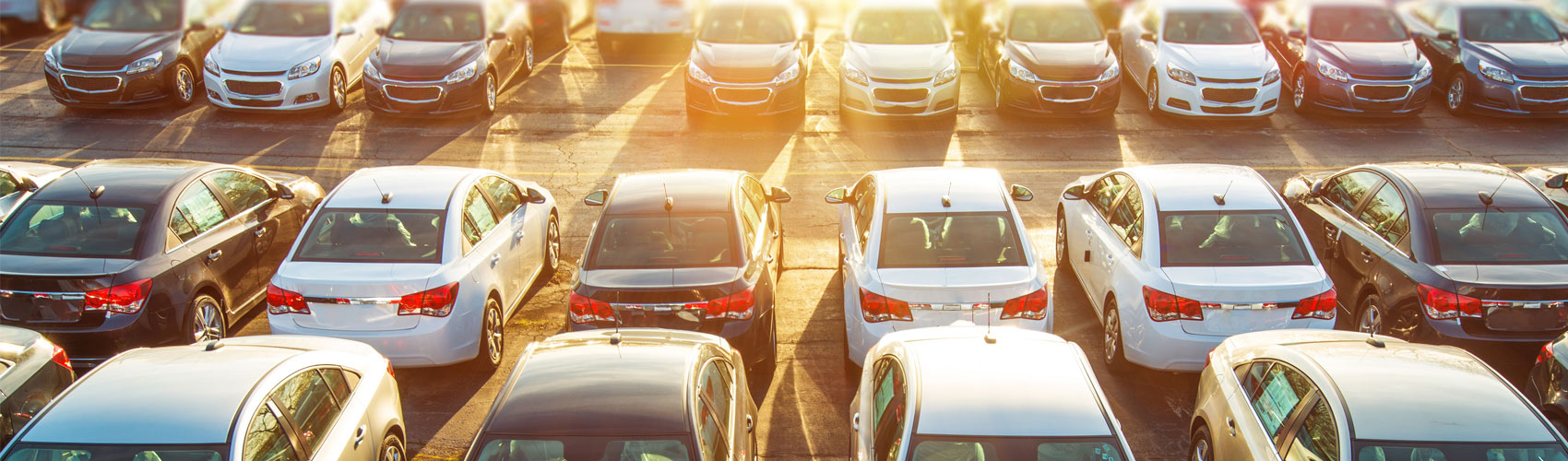 A parking lot filled with cars